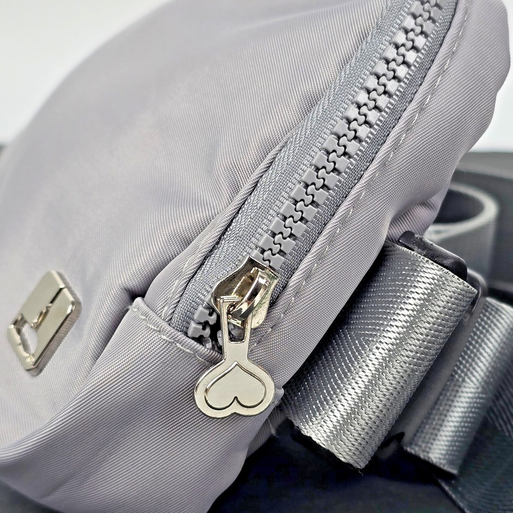 Drybar Silver Belt Bag Fanny Pack Purse Gray NWOT Travel Collectible Running